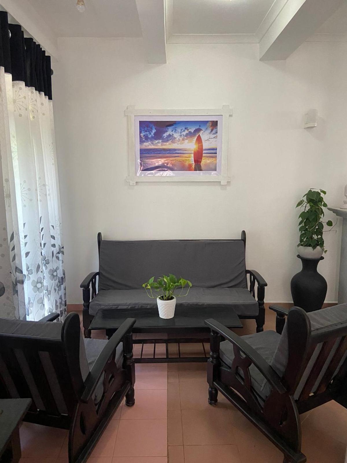 Hiricurry Hostel & Restaurant Dikwella Bagian luar foto