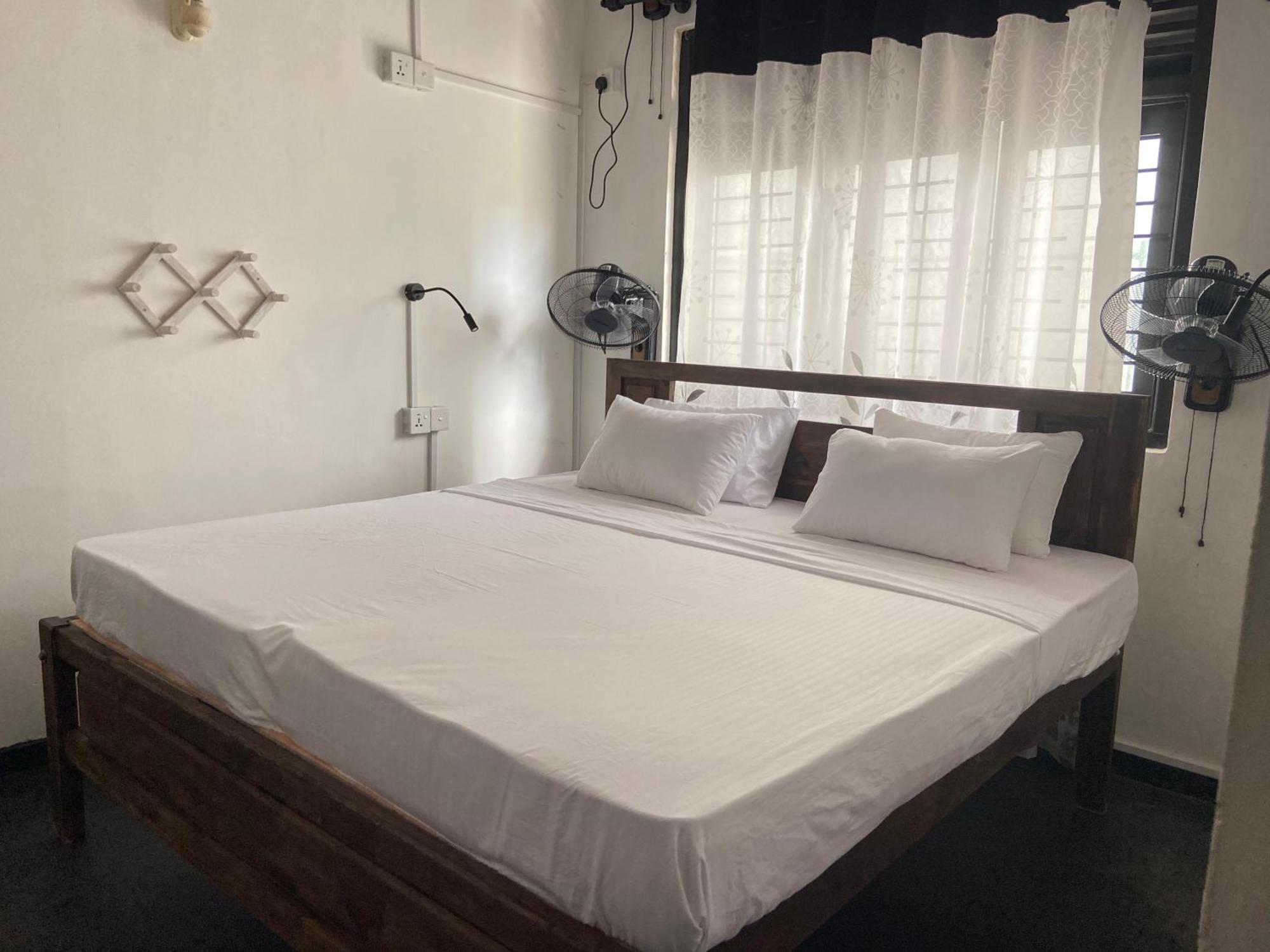 Hiricurry Hostel & Restaurant Dikwella Bagian luar foto