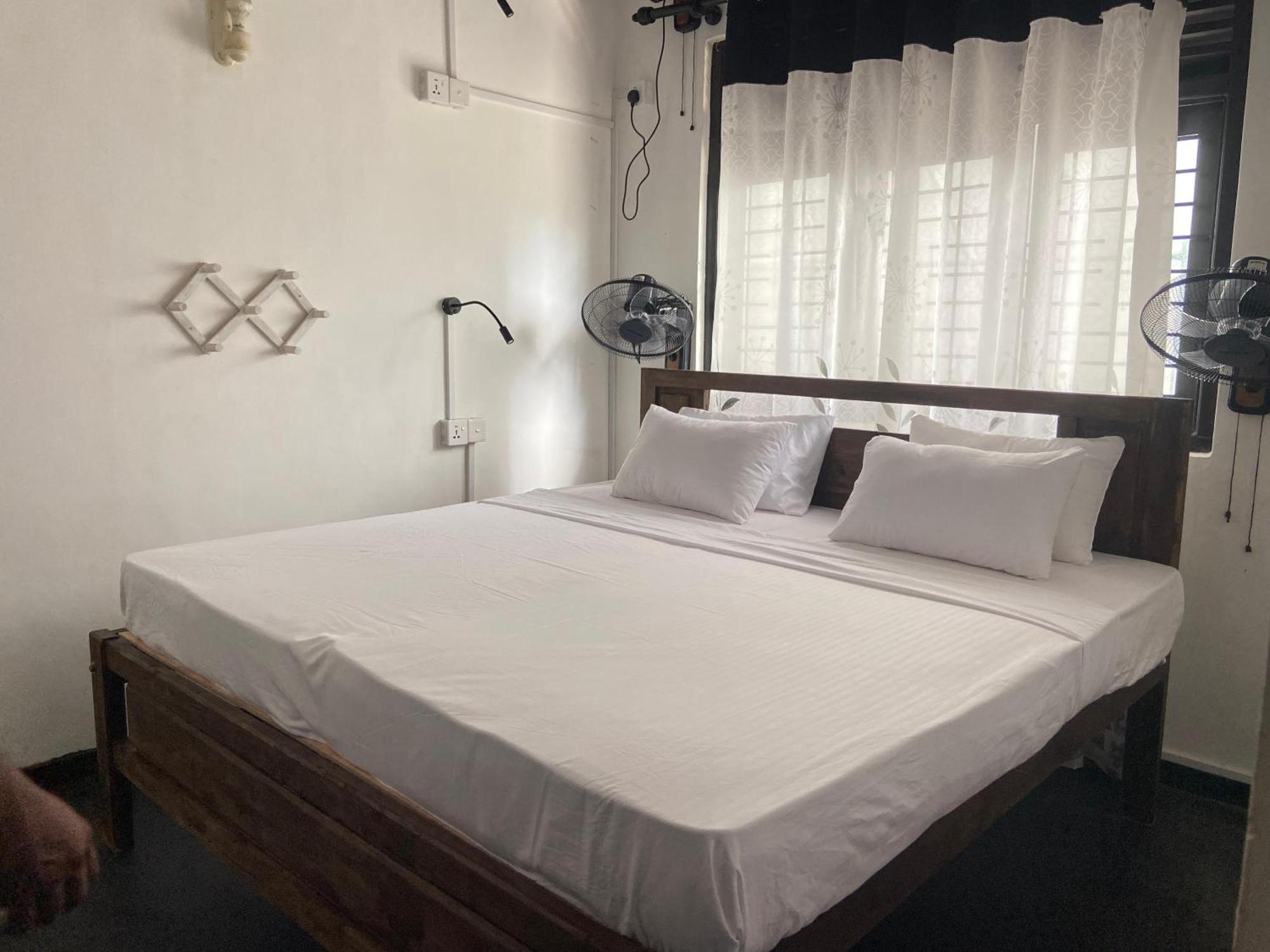 Hiricurry Hostel & Restaurant Dikwella Bagian luar foto